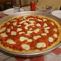 Pizza margherita stile siciliano grande